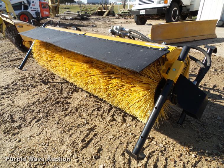 MB power broom in Salina, KS Item BP9444 sold Purple Wave