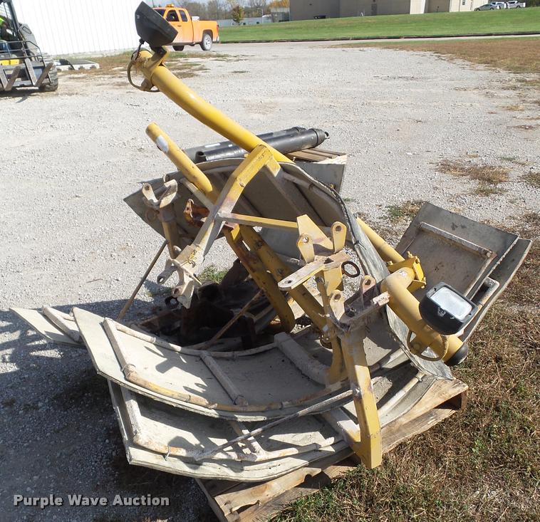 image for item BZ9879 Caterpillar 140G fenders and front light bar