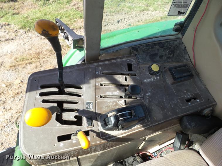 image for item BZ9903 2001 John Deere 6405 tractor