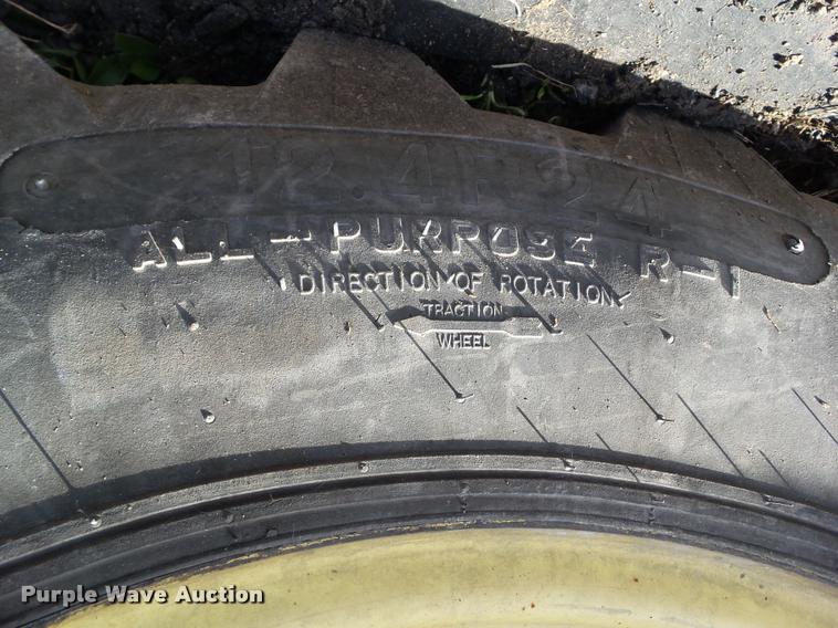 image for item BZ9903 2001 John Deere 6405 tractor