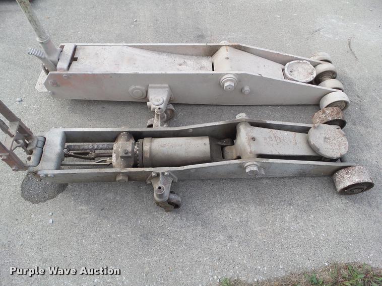 image for item BZ9912 (2) floor jacks