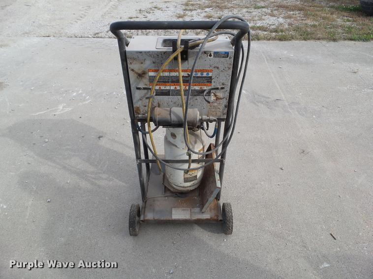 image for item BZ9913 Snap-on ECO-134 recover/recycle/recharge machine