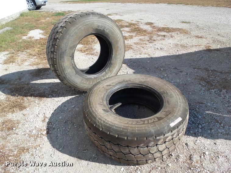 image for item BZ9918 (2) Michelin XZY3 425/65R22.5 regroovable tires