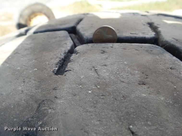 image for item BZ9918 (2) Michelin XZY3 425/65R22.5 regroovable tires