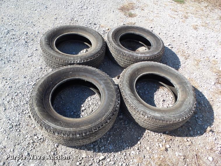 image for item BZ9923 (4) Hankook Dynapro AT P235/75R17 tires