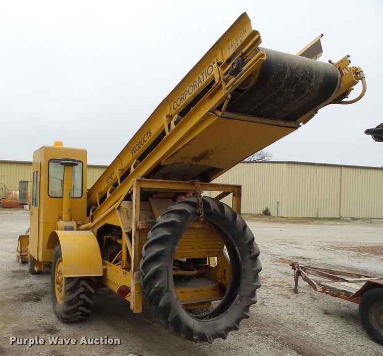 image for item BZ9929 1974 Athey Force Feed loader