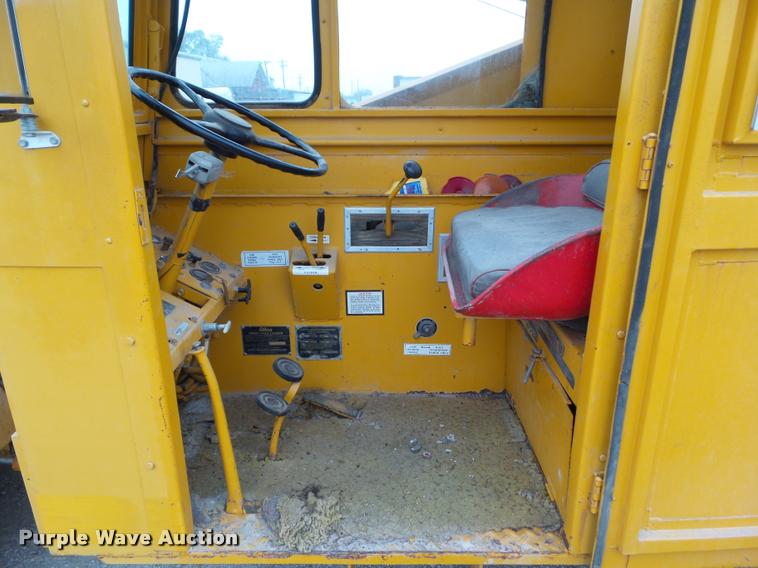 image for item BZ9929 1974 Athey Force Feed loader