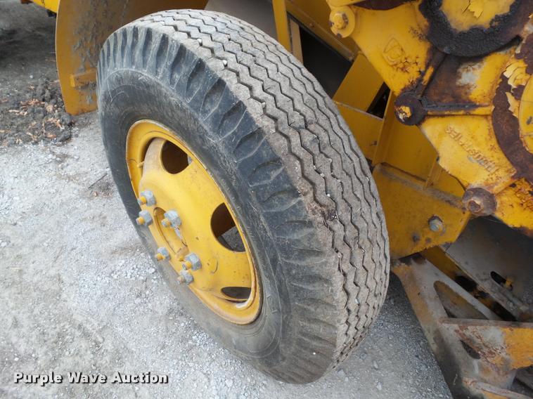 image for item BZ9929 1974 Athey Force Feed loader