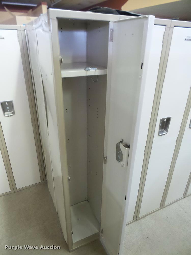 image for item DA2952 Lockers