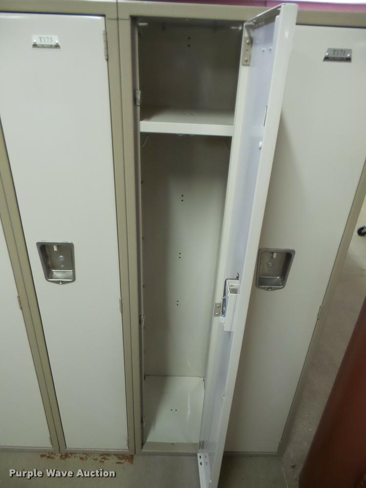image for item DA2953 Lockers