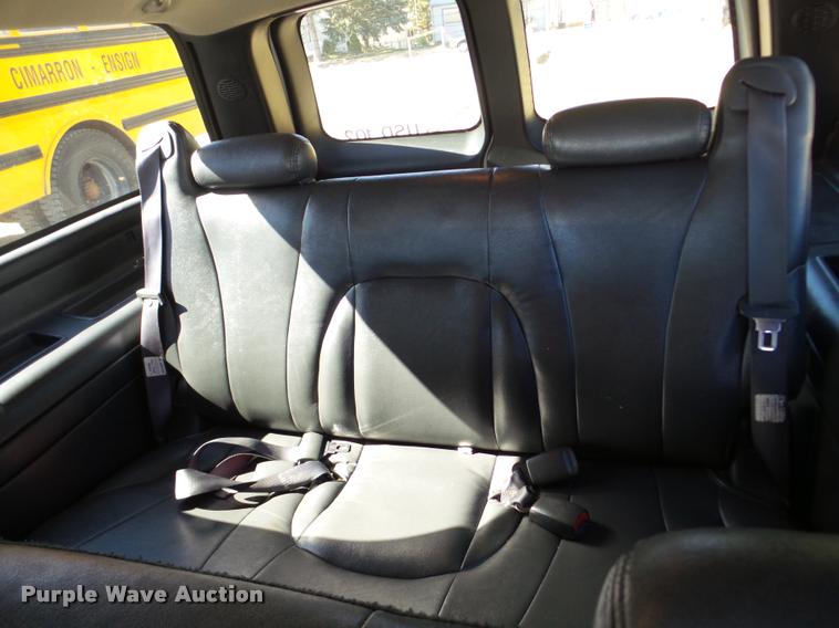 image for item DA2964 2001 Chevrolet Suburban SUV