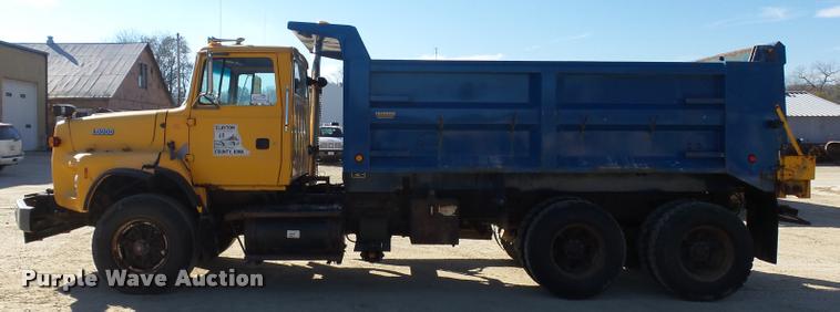 image for item DA3500 1995 Ford L9000 dump truck