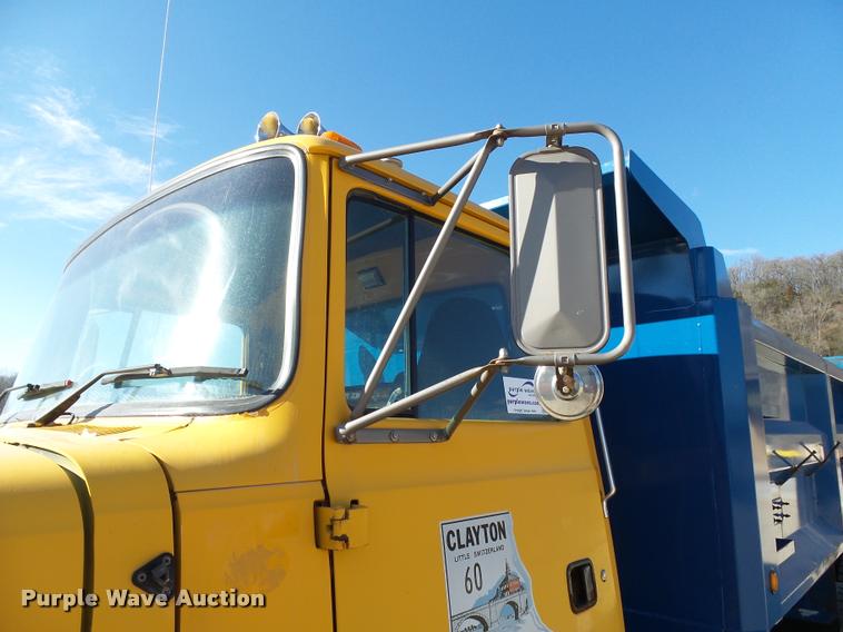 image for item DA3500 1995 Ford L9000 dump truck