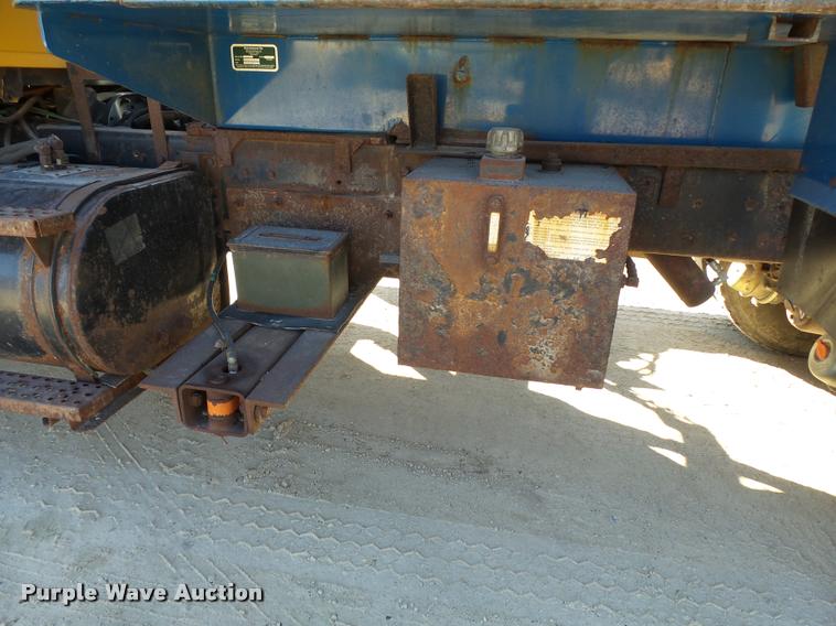 image for item DA3500 1995 Ford L9000 dump truck