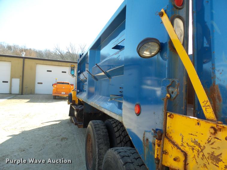 image for item DA3500 1995 Ford L9000 dump truck