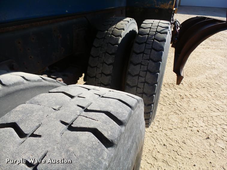 image for item DA3500 1995 Ford L9000 dump truck