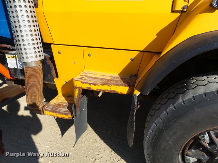 image for item DA3500 1995 Ford L9000 dump truck