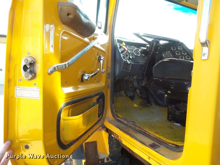 image for item DA3500 1995 Ford L9000 dump truck