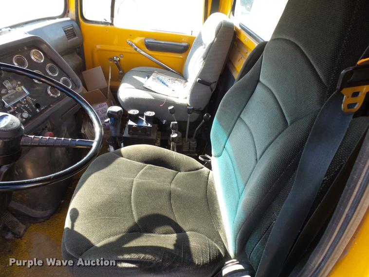 image for item DA3500 1995 Ford L9000 dump truck