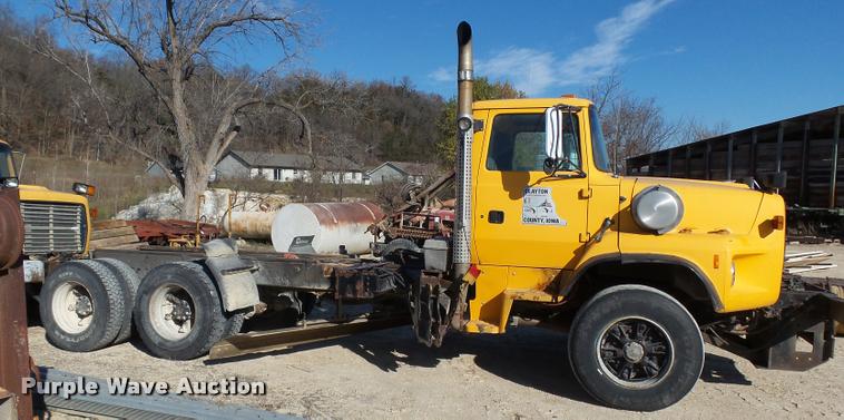 image for item DA3501 1997 Ford L9000 truck cab and chassis