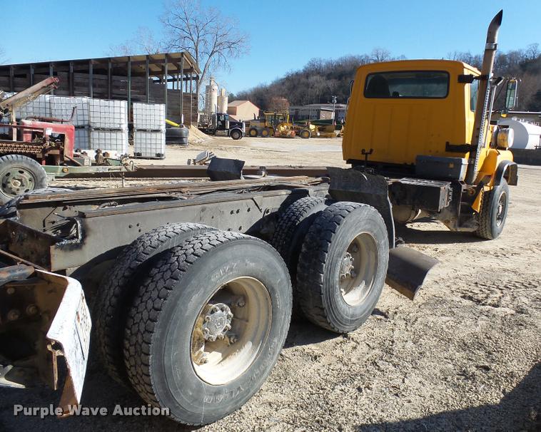 image for item DA3501 1997 Ford L9000 truck cab and chassis