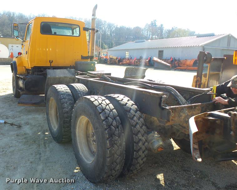 image for item DA3501 1997 Ford L9000 truck cab and chassis