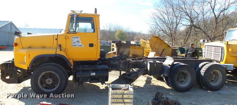 image for item DA3501 1997 Ford L9000 truck cab and chassis