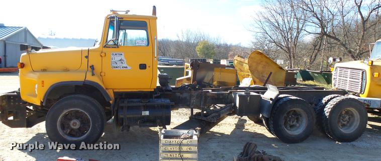 image for item DA3501 1997 Ford L9000 truck cab and chassis