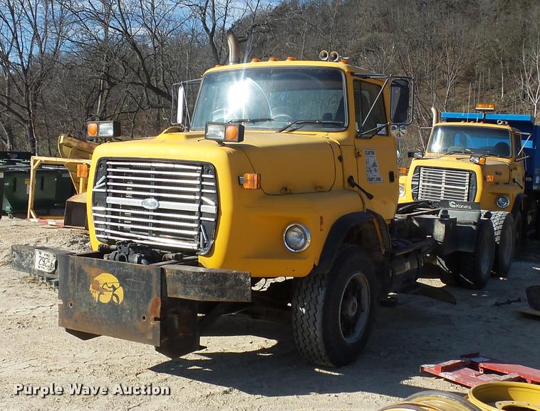 image for item DA3501 1997 Ford L9000 truck cab and chassis