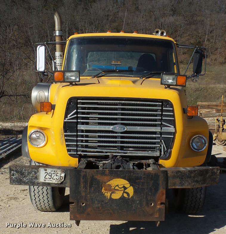 image for item DA3501 1997 Ford L9000 truck cab and chassis