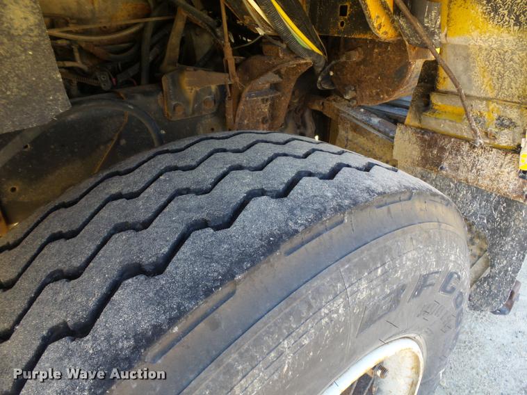 image for item DA3501 1997 Ford L9000 truck cab and chassis