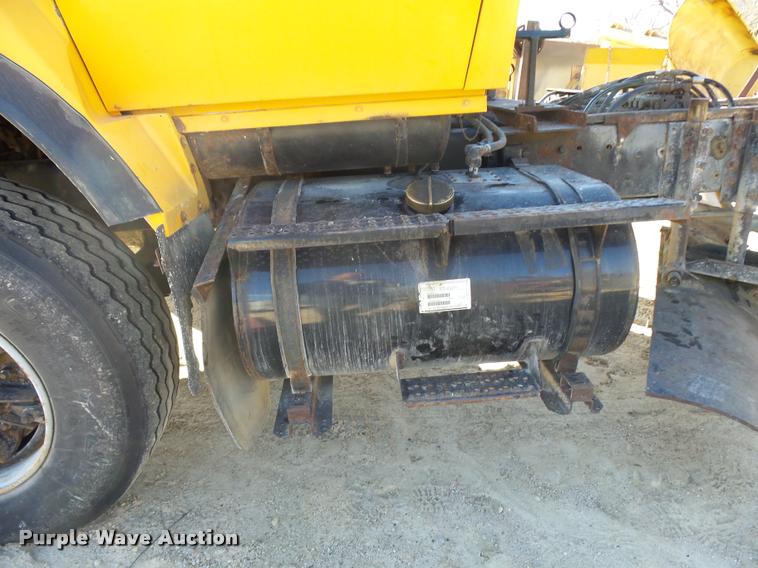 image for item DA3501 1997 Ford L9000 truck cab and chassis