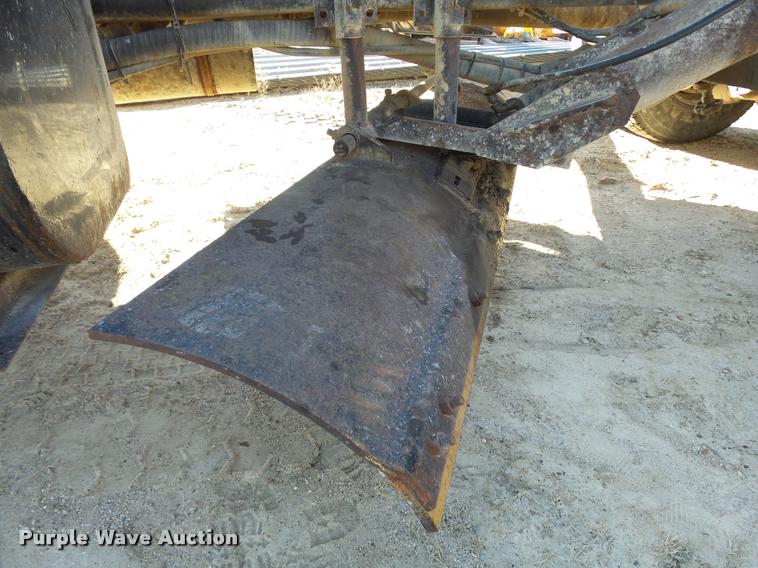 image for item DA3501 1997 Ford L9000 truck cab and chassis