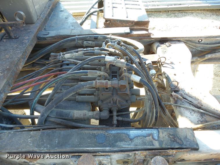 image for item DA3501 1997 Ford L9000 truck cab and chassis