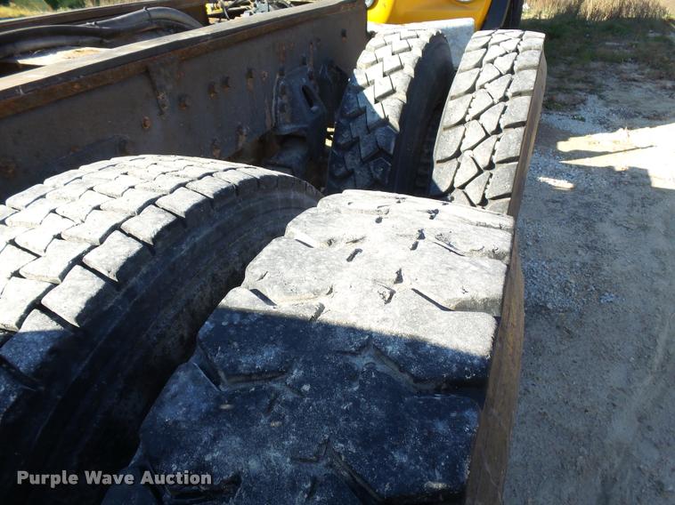 image for item DA3501 1997 Ford L9000 truck cab and chassis