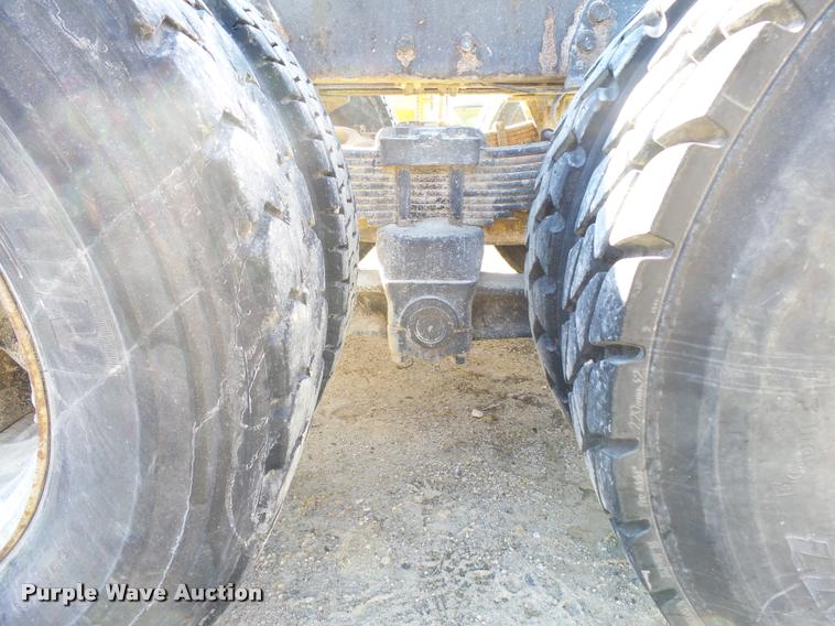 image for item DA3501 1997 Ford L9000 truck cab and chassis