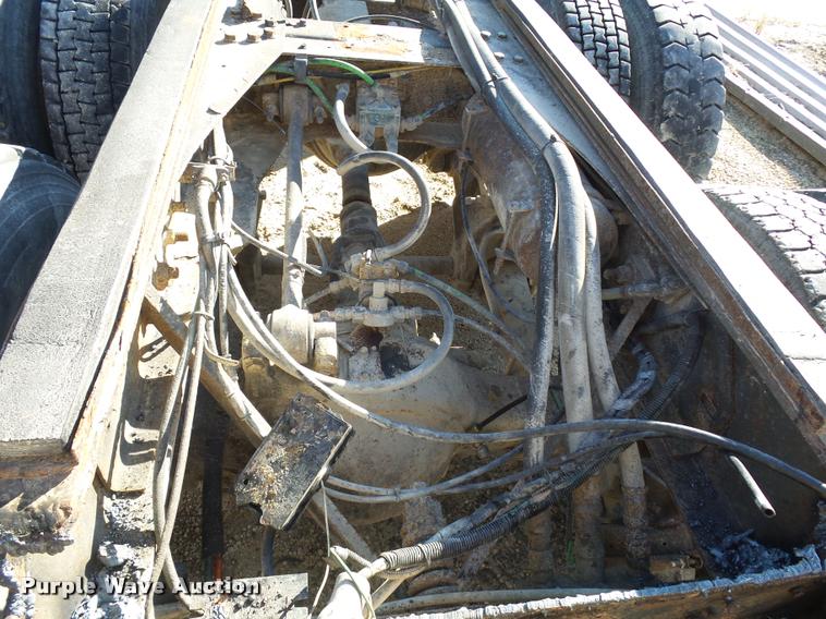 image for item DA3501 1997 Ford L9000 truck cab and chassis