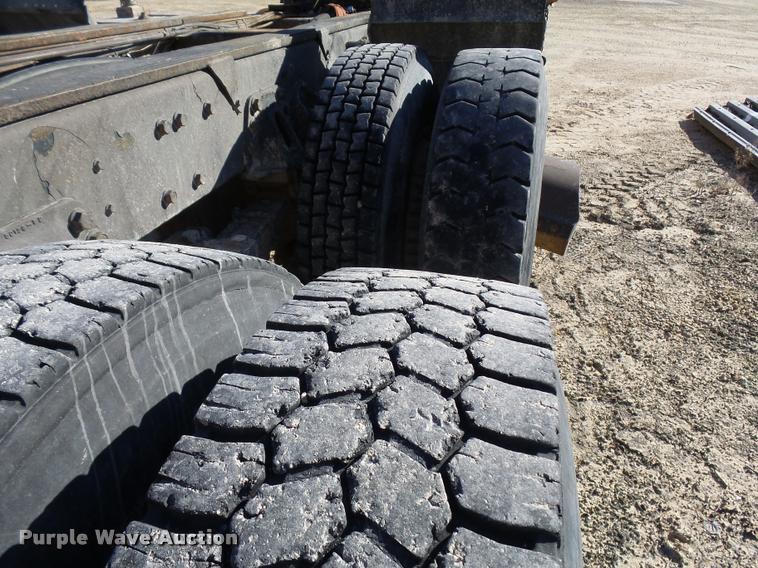 image for item DA3501 1997 Ford L9000 truck cab and chassis