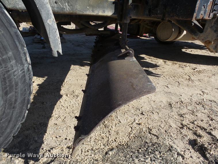 image for item DA3501 1997 Ford L9000 truck cab and chassis