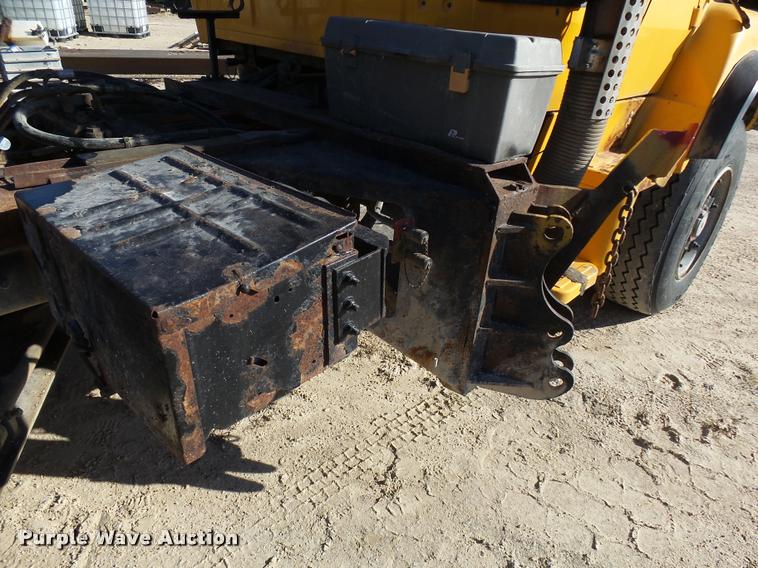 image for item DA3501 1997 Ford L9000 truck cab and chassis