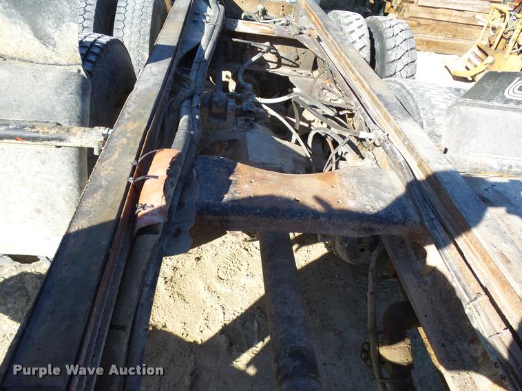 image for item DA3501 1997 Ford L9000 truck cab and chassis