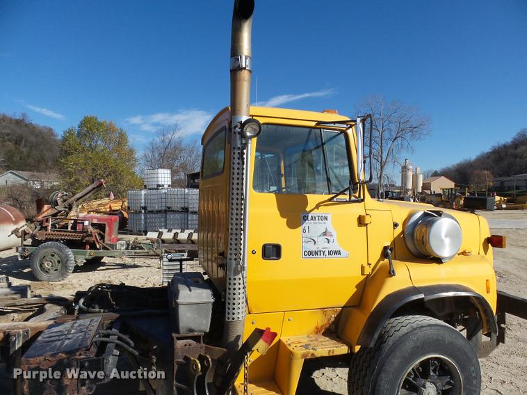 image for item DA3501 1997 Ford L9000 truck cab and chassis