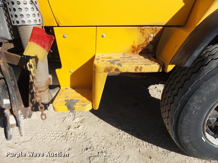 image for item DA3501 1997 Ford L9000 truck cab and chassis