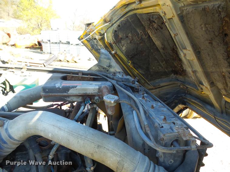 image for item DA3501 1997 Ford L9000 truck cab and chassis