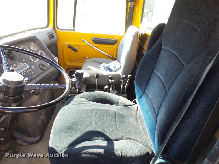 image for item DA3501 1997 Ford L9000 truck cab and chassis