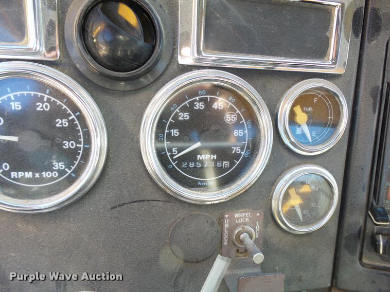 image for item DA3501 1997 Ford L9000 truck cab and chassis