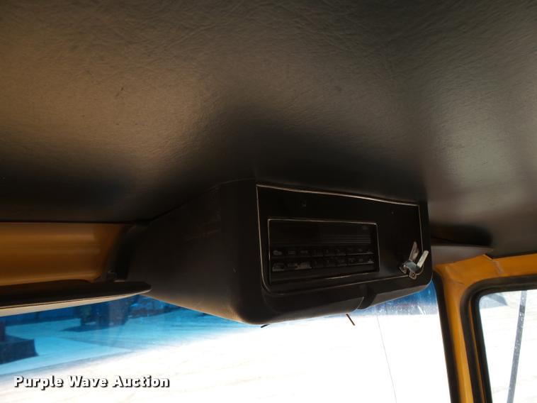 image for item DA3501 1997 Ford L9000 truck cab and chassis