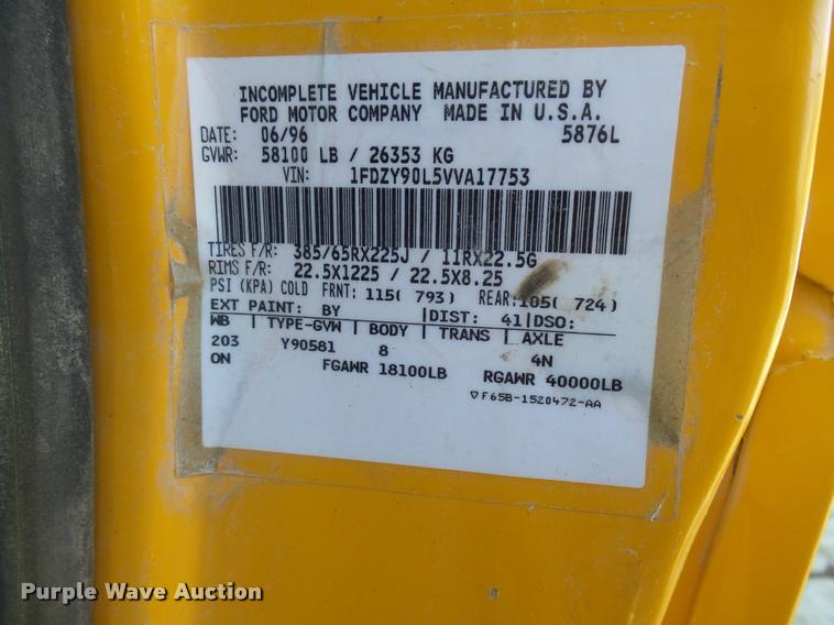 image for item DA3501 1997 Ford L9000 truck cab and chassis