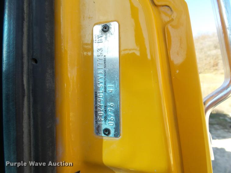 image for item DA3501 1997 Ford L9000 truck cab and chassis