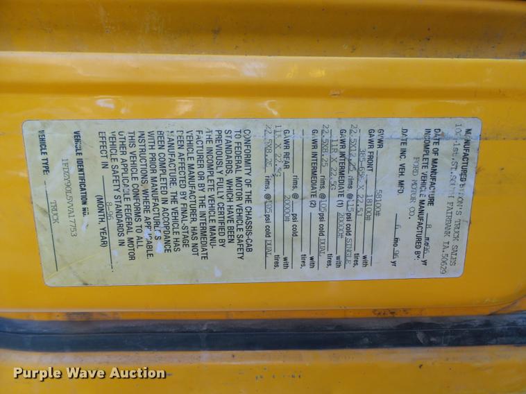 image for item DA3501 1997 Ford L9000 truck cab and chassis